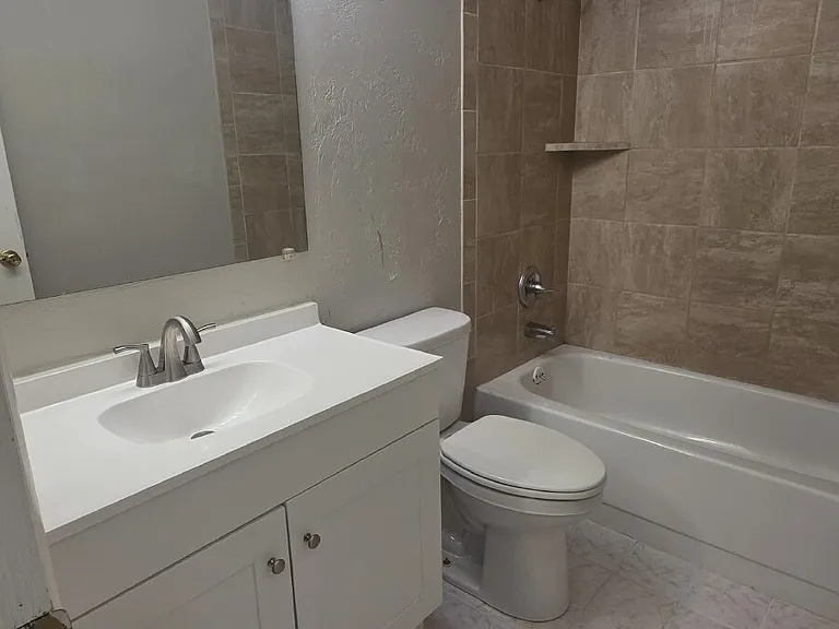 1162 Darby St — Photo 7