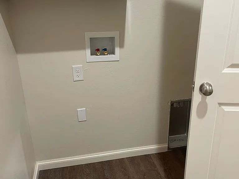 1313 Brooks Dr — Photo 5