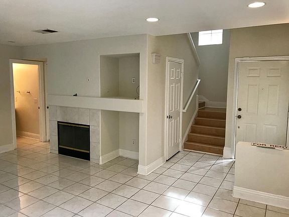5th image of 15 Kaitlyn Ct