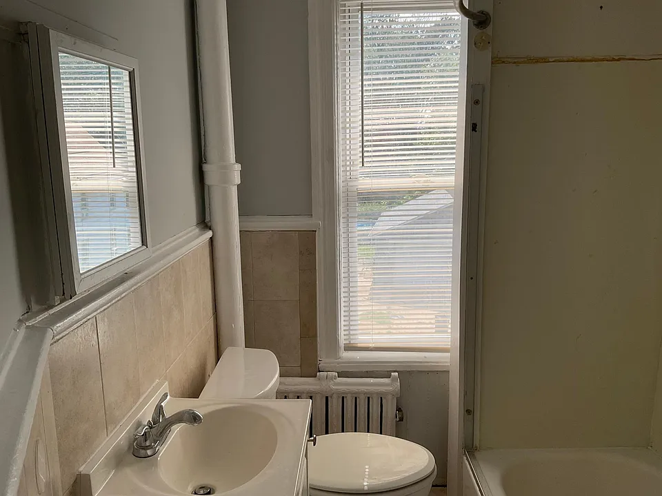 548 Washington Ave #2
