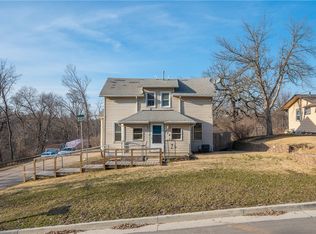 112 E Pleasant View Dr, Des Moines, IA 50315