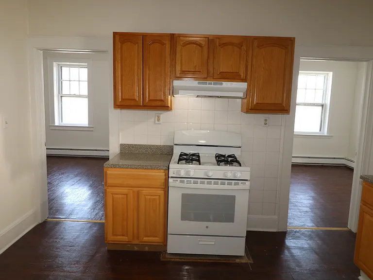 160-164 New York Ave #2 — Photo 5