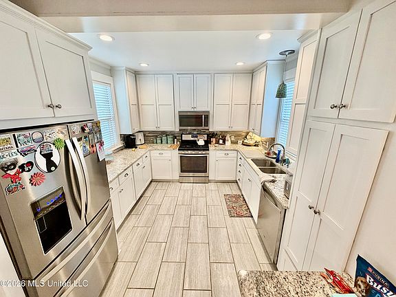 4th image of 601 N Deer Creek Dr W