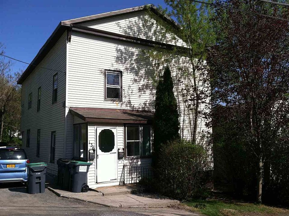 1st image of 136 Mechanic St