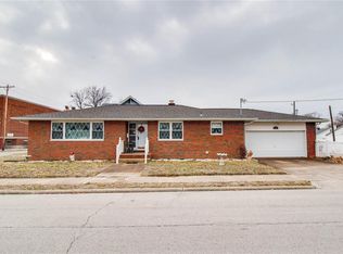 10 Chessen Ave, Wood River, IL 62095