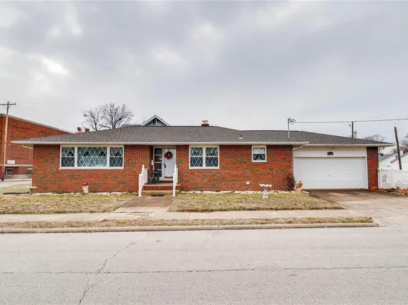 10 Chessen Ave, Wood River, IL 62095