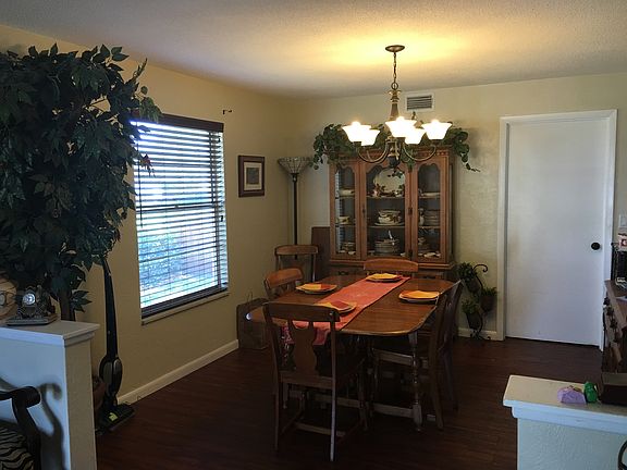 4th image of 10 Tiffany Cir