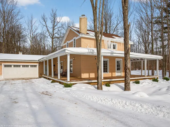 6811 116th Ave, Fennville, MI 49408