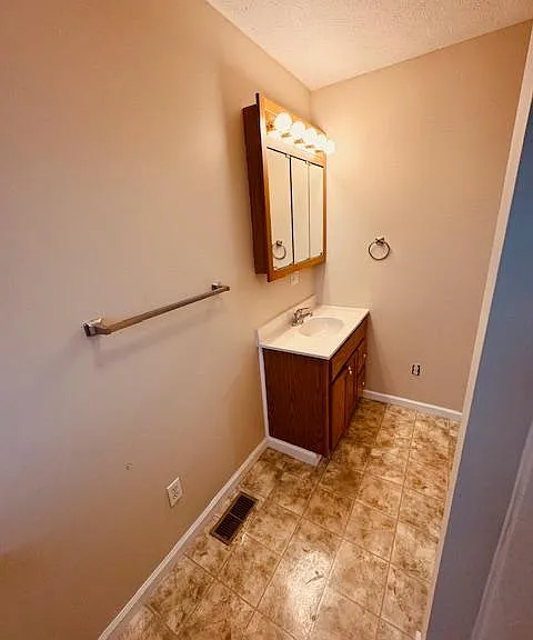 1576 E Pea Ridge Rd — Photo 14
