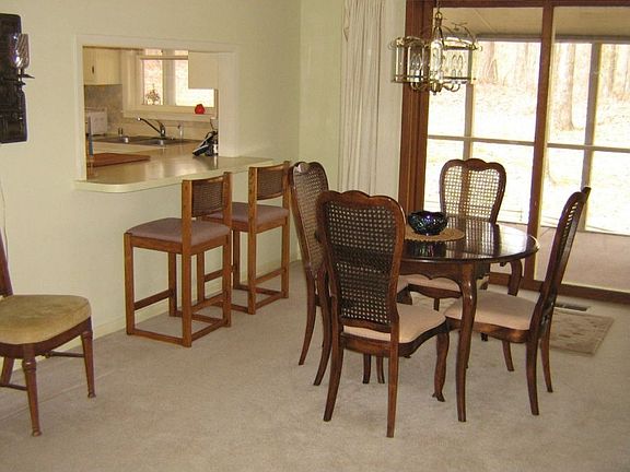 Dining with bar and passthru