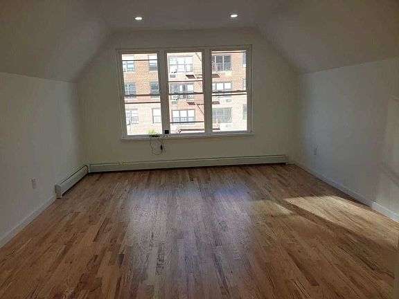 3rd image of 422 E 26th St