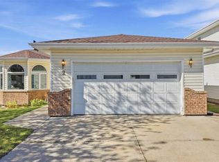 2 E Densmore Cres, Red Deer, AB T4R2L8