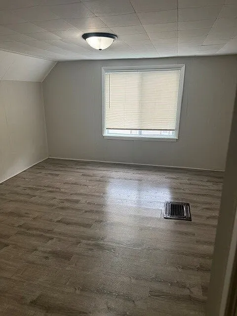3 bed, 1.0 bath, $1,600 — Photo 3