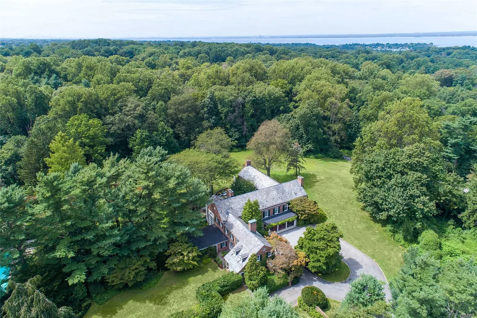 291 Lattingtown Rd photo 1