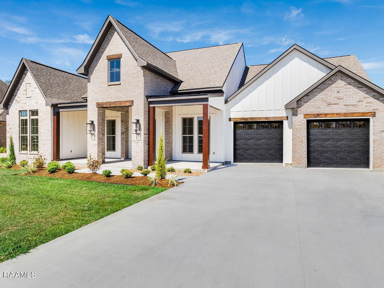 4 bed, 3.5 bath, 3026 sqft, $4,500 — Photo 2