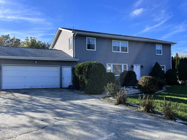 105 Kingsbury Dr SE, Poplar Grove, IL 61065