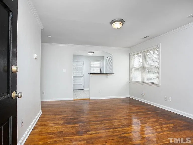 2212 Brewer St — Photo 4