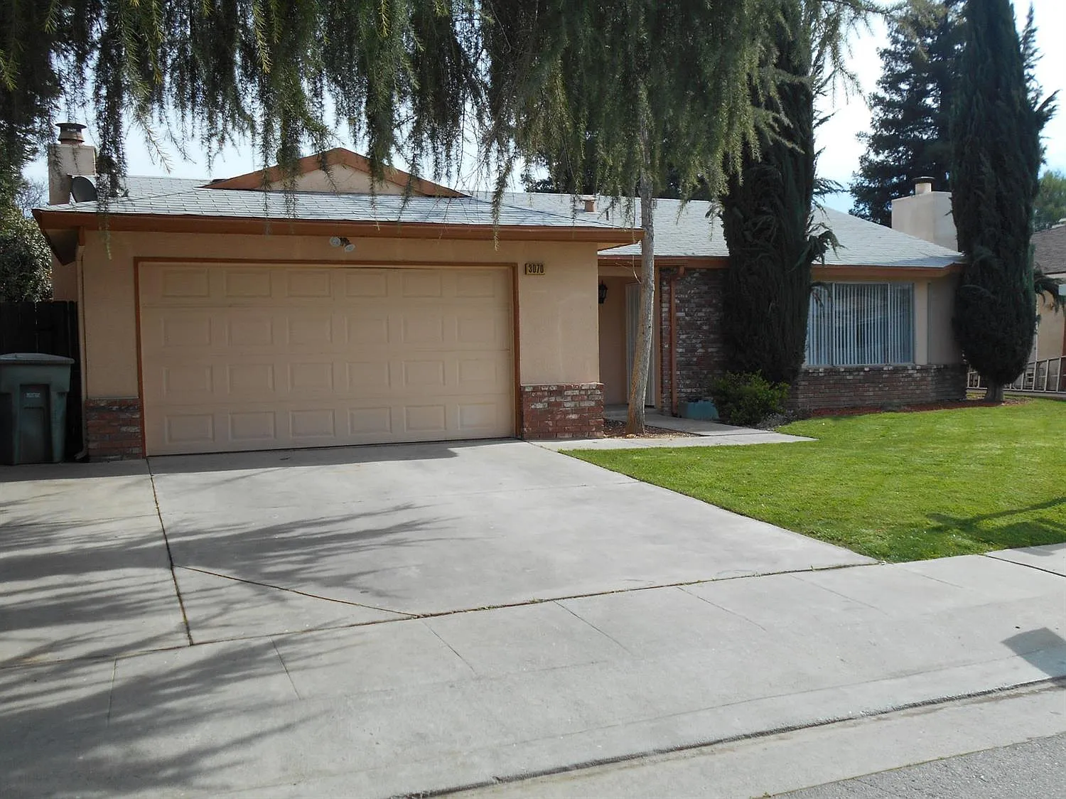 3070 N El Capitan Ave photo 1