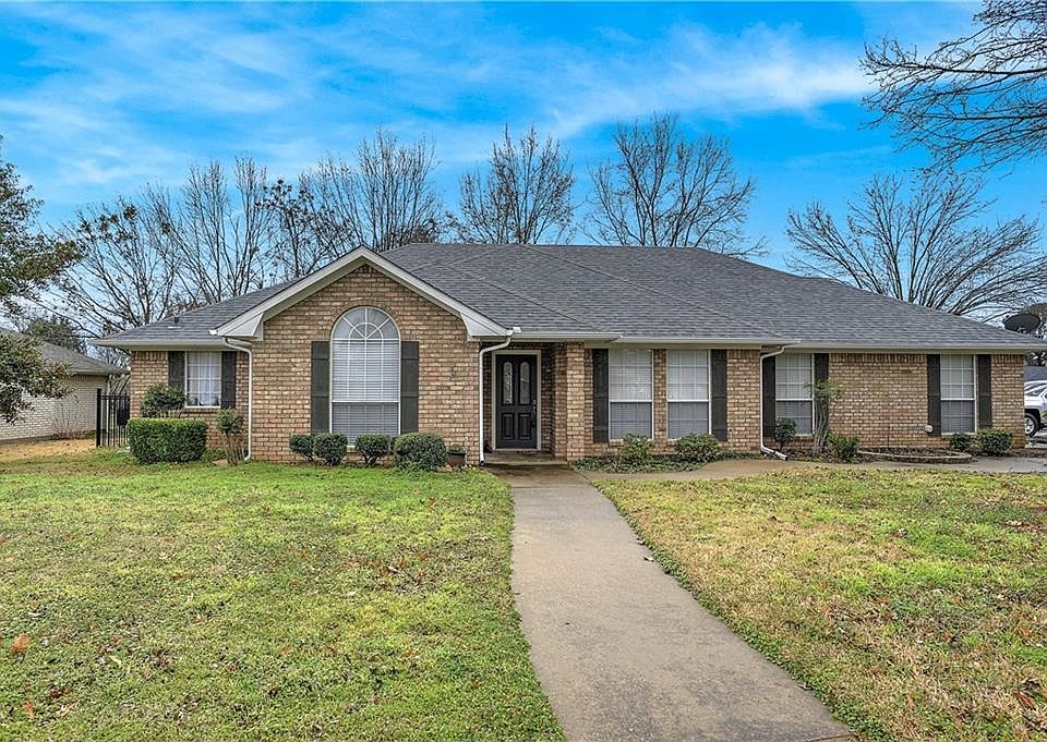 1st image of 1 Lillis Park Cir