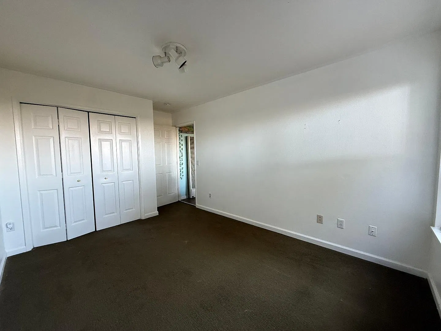 370 California Ave - Bedroom — Photo 3