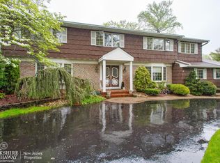 16 Kingsley Dr, Manalapan, NJ 07726
