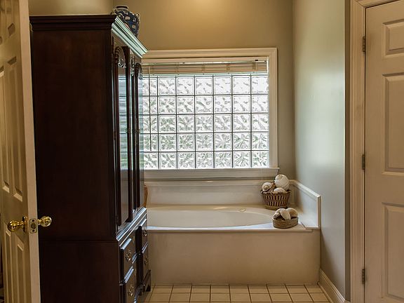 5th image of 103 New London Dr