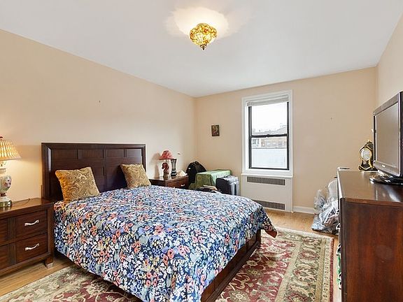 2nd image of 4739 40th St APT 6H