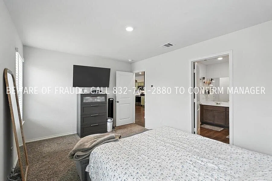 4 bed, 2.0 bath, 1575 sqft, $2,050 — Photo 3