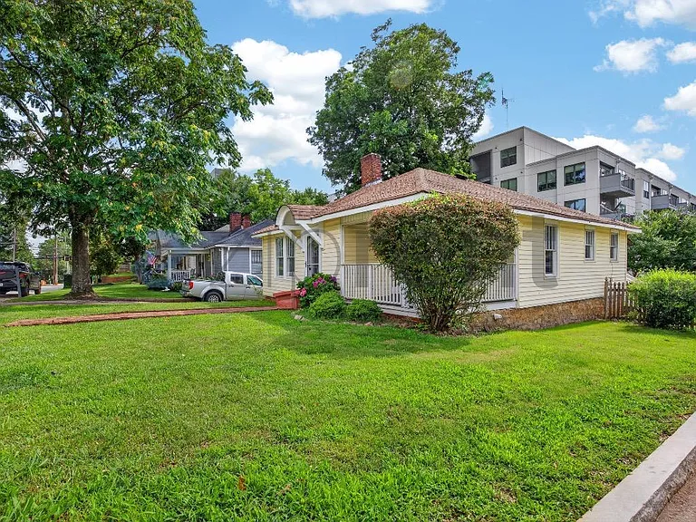 241 Stovall St SE — Photo 3