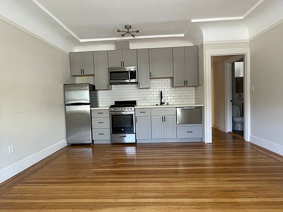 2nd image of 3015 Van Ness Ave APT 6