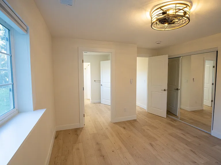Large window with easy access to full backroom. Perfect for office or bedroom.