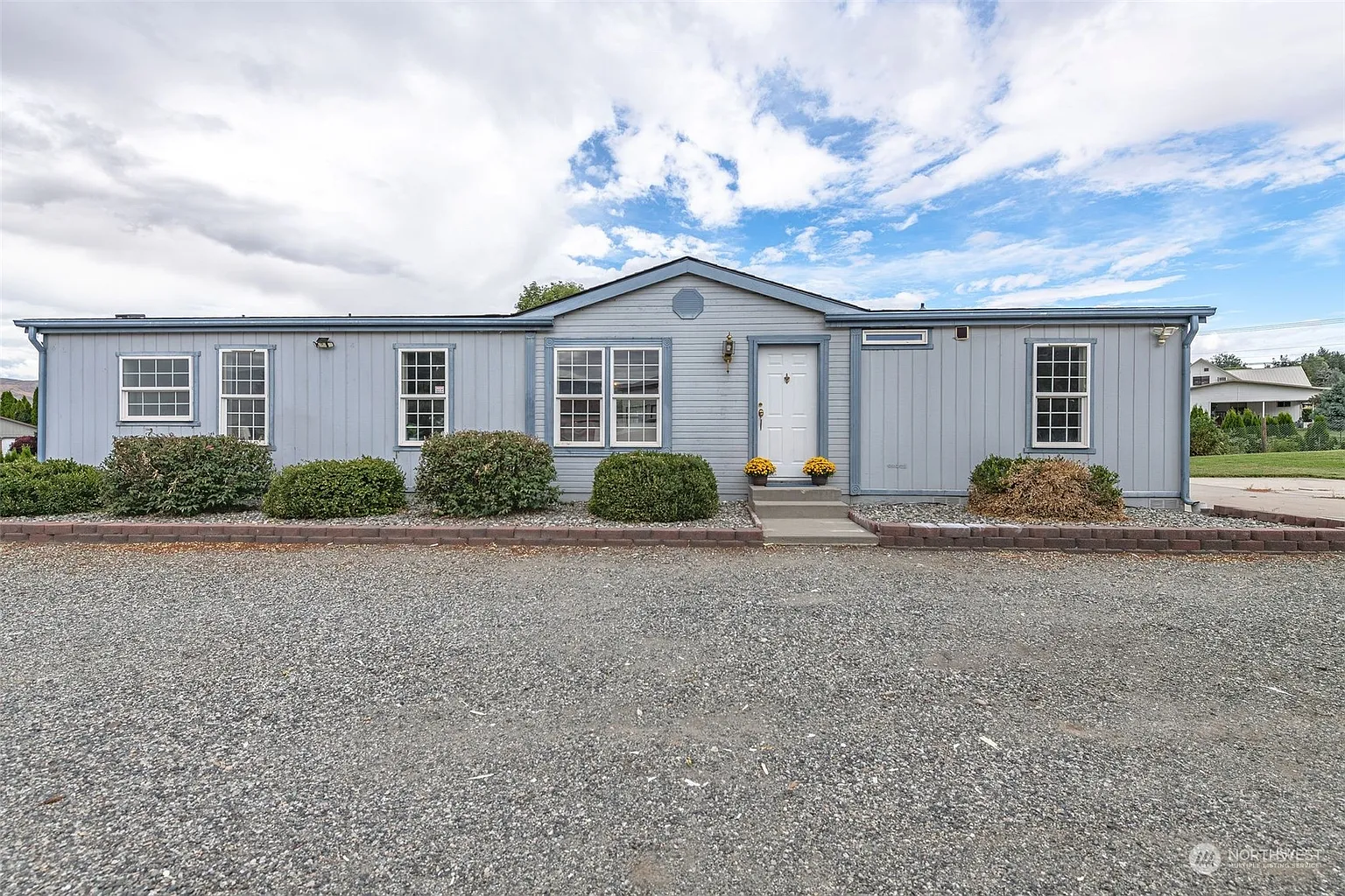 622 S Larch Place photo 1