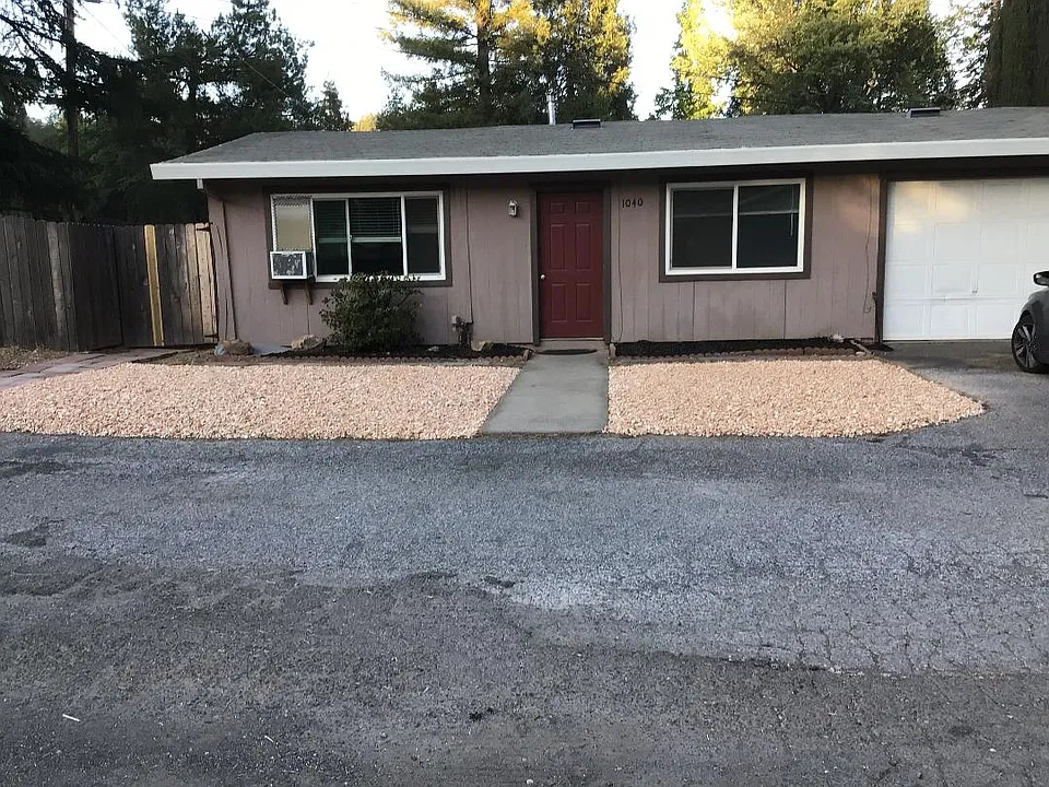 1040 Bridgeview Dr