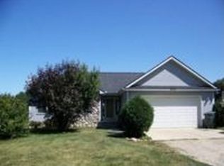 9272 Lamoreaux Rd, Fowlerville, MI 48836