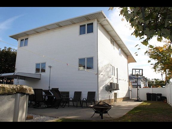 5th image of 481 Naughton Ave