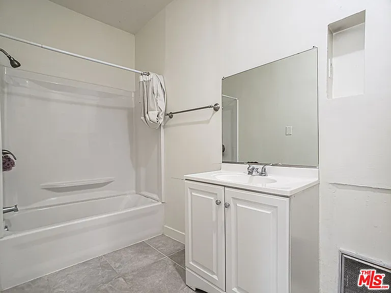 336 S Wilton Pl #338 — Photo 12