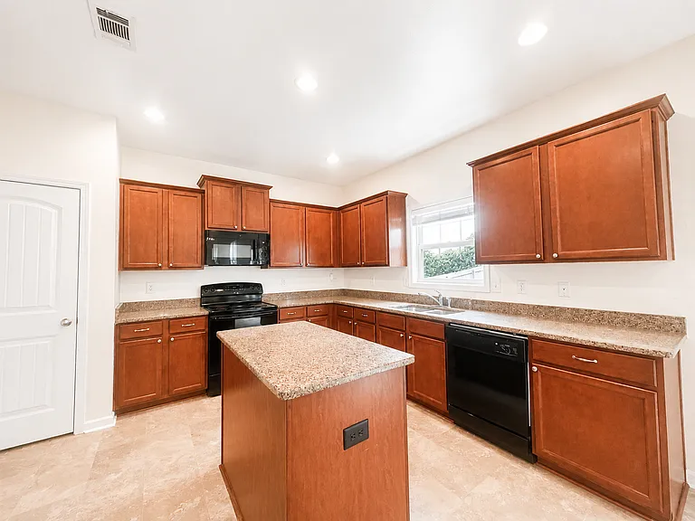11 Phaeton Ave — Photo 8