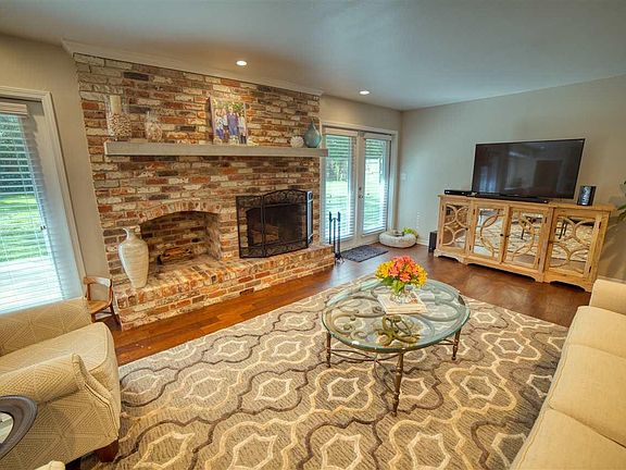 5th image of 601 Poinciana Ct