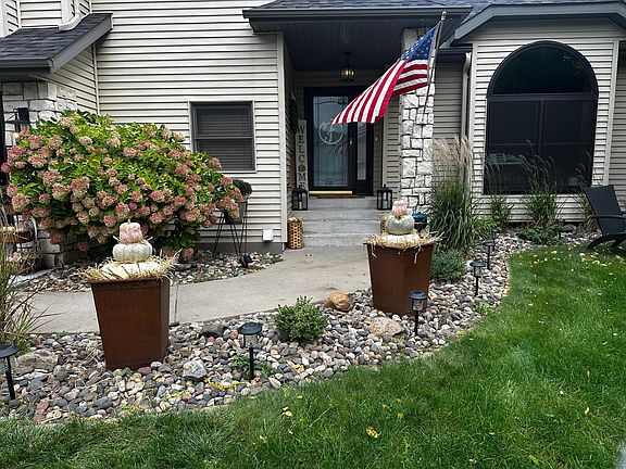 3rd image of 16862 Illinois Ave