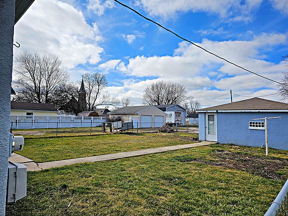3rd image of 406 S Illinois St