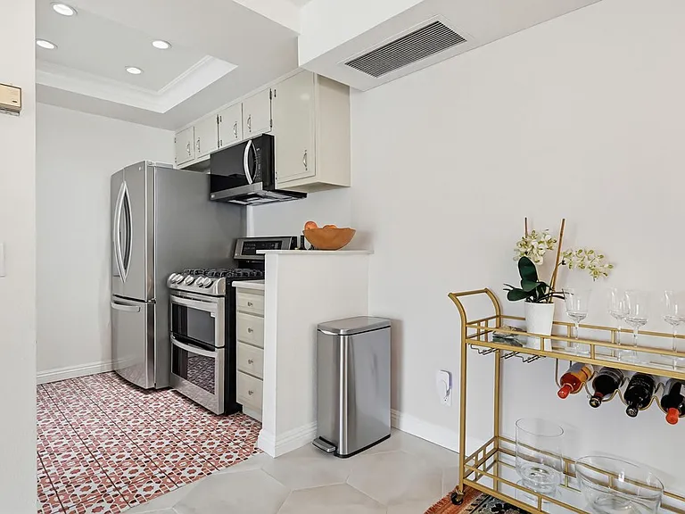 2680 N Lake Ave #8 — Photo 19
