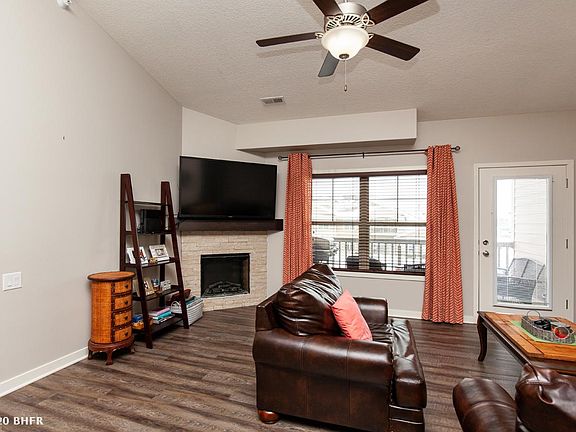 2nd image of 2407 NE Oak Dr Unit 8