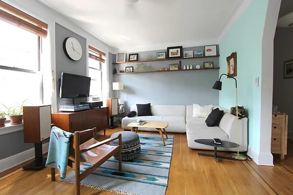 Sold by Level Group | media 10