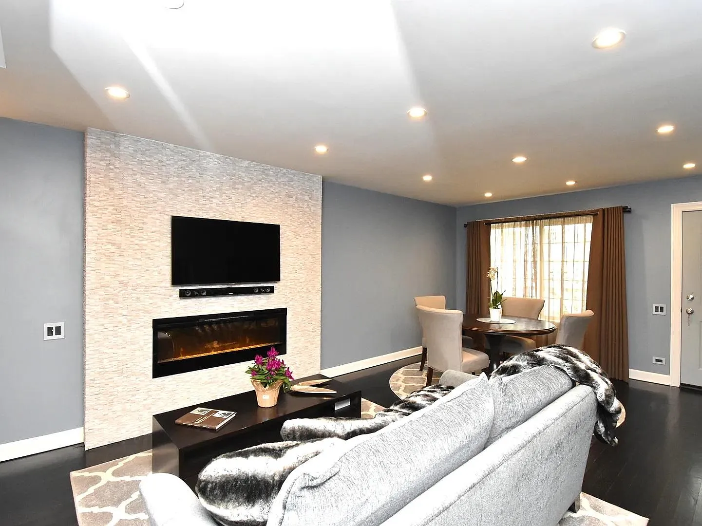 406 Trenton Ct — Photo 3