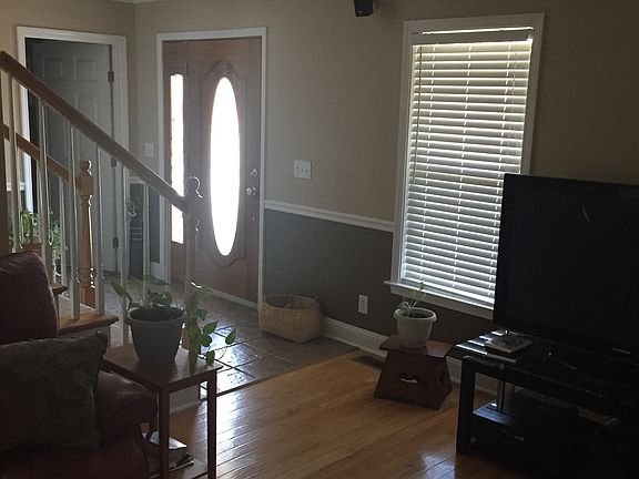 4th image of 297 Drew Ln