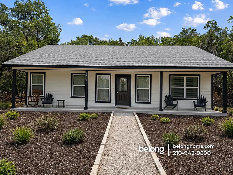 1803 Live Oak Dr — Photo 1