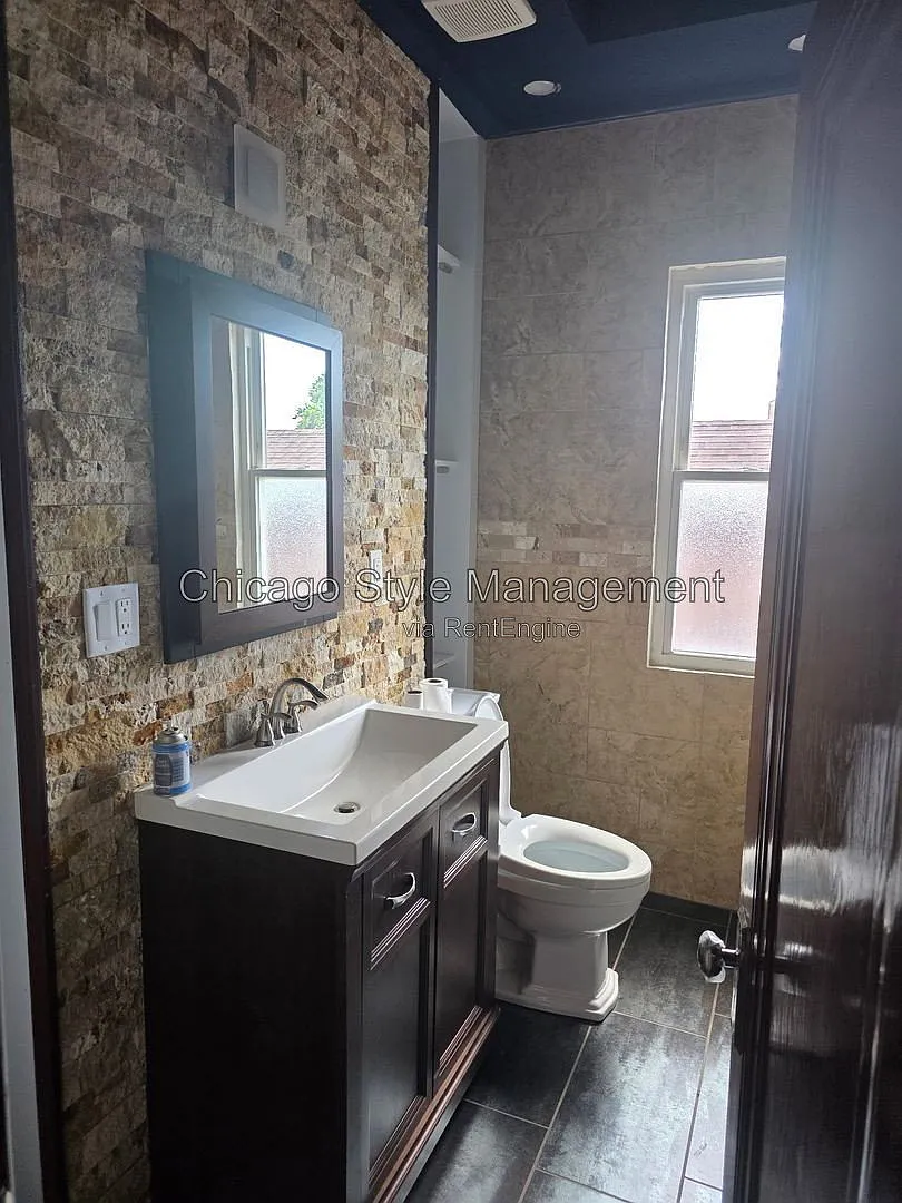 2 bed, 1.0 bath, $1,595 — Photo 1