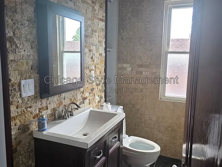 9517 S Escanaba Ave #1 — Photo 6