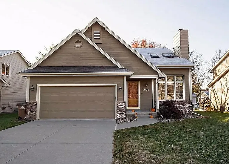 2900 Locust St — Photo 1