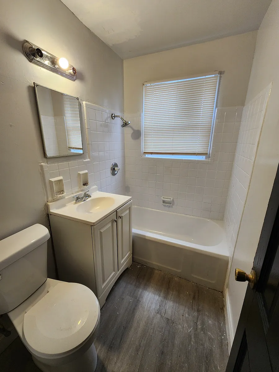 Building Photo - 4403 W Capitol Dr #1